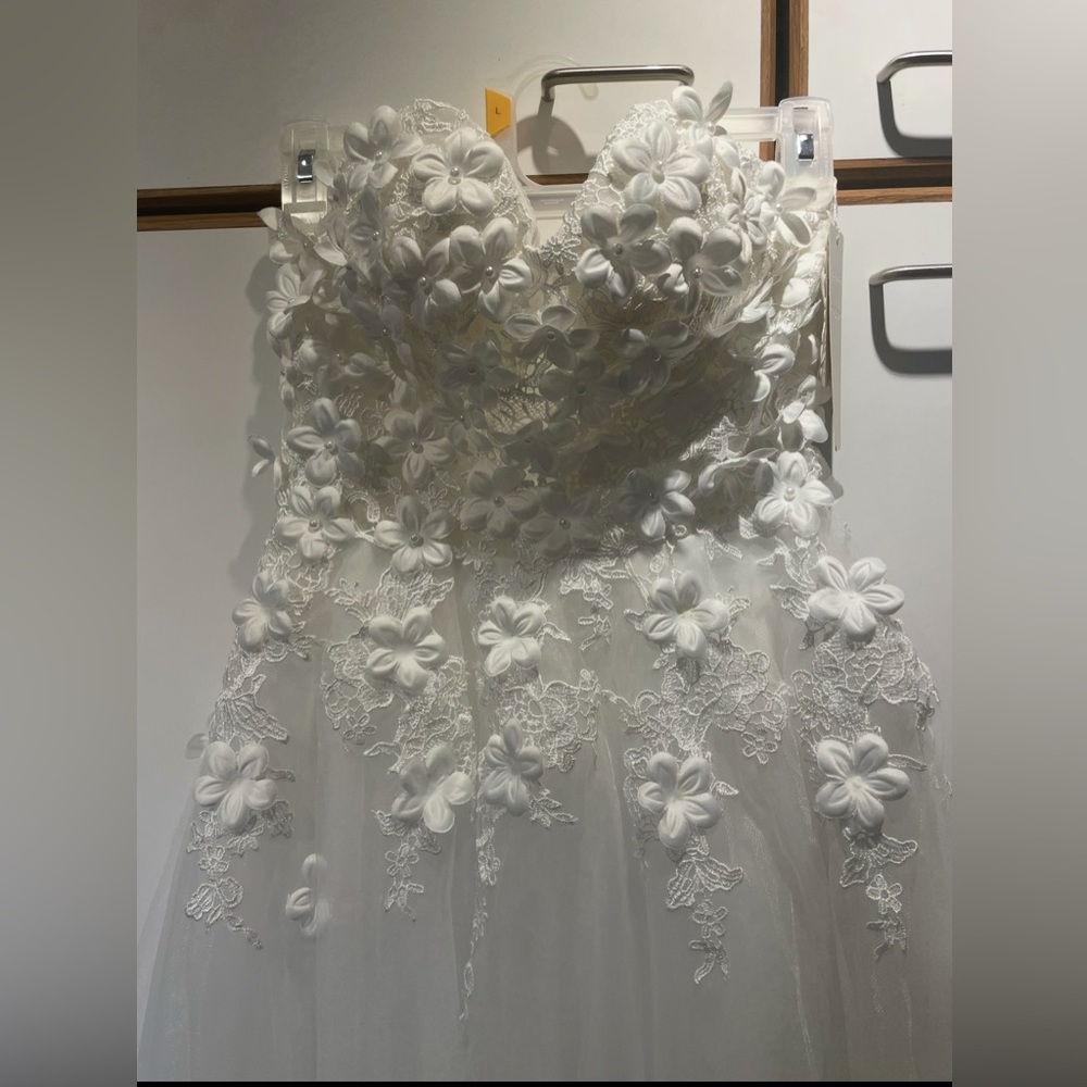Floral Aplique Tulle White Dress Sz 2